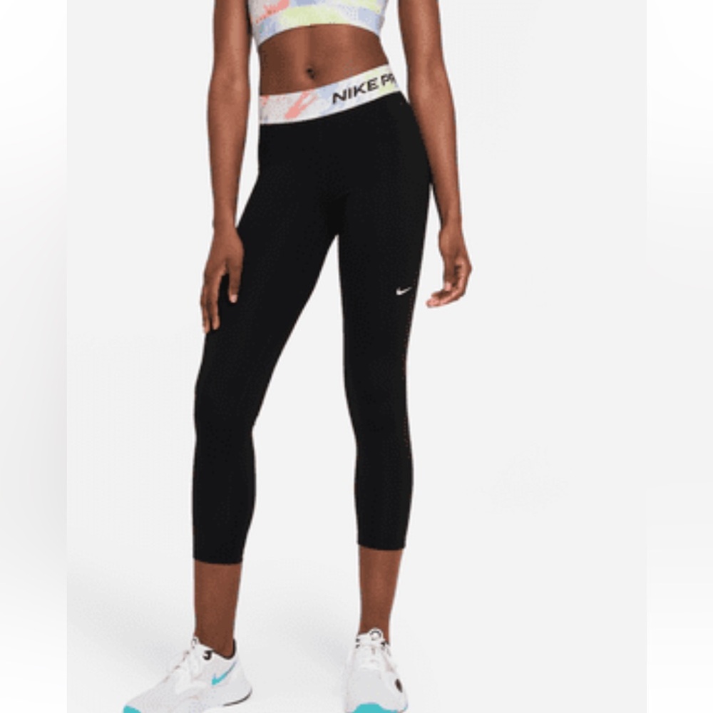 Nike Pro
Women's 7/8 Tie-Dye Leggings
Black/White